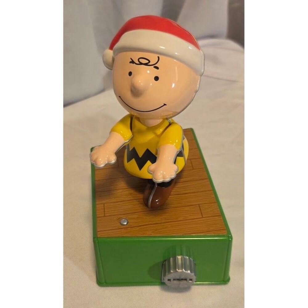 Hallmark Peanuts Charlie Brown Dancing Music Box Figure Santa Hat – Works